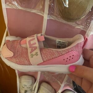 Under armour toddler size 9 

Smoke and pet free, good used condition